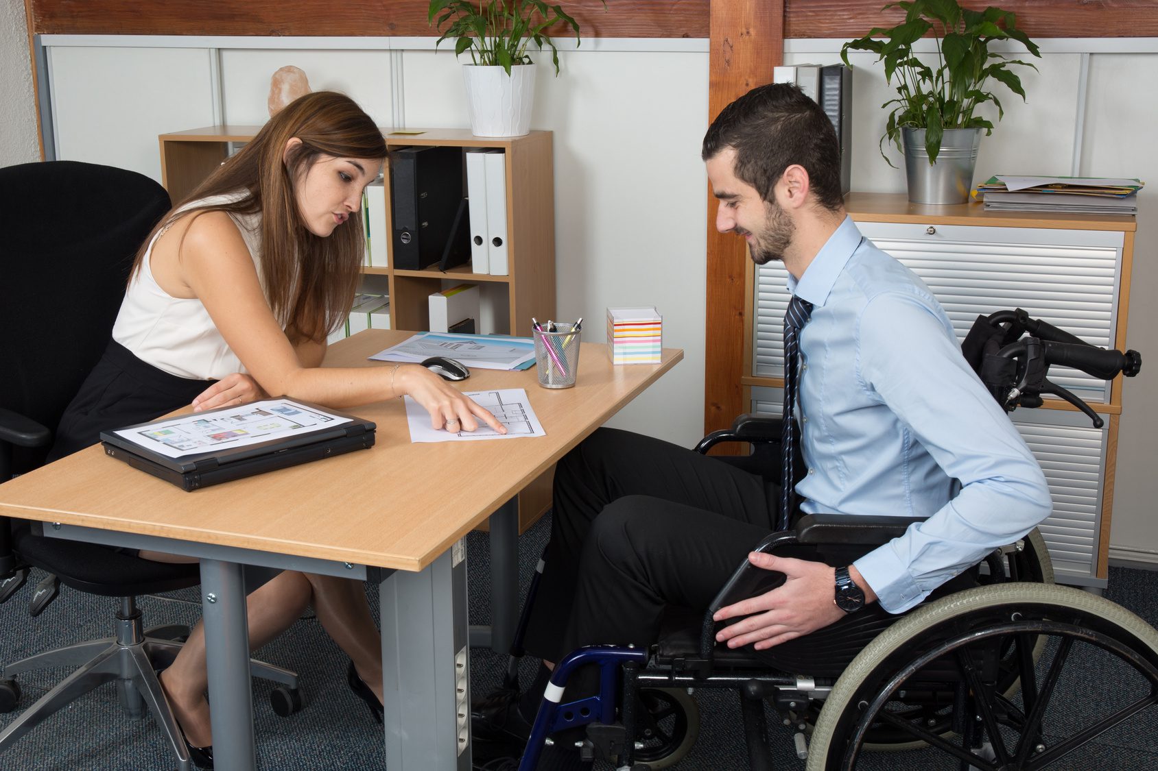 How to legally employees with disabilities in the workplace