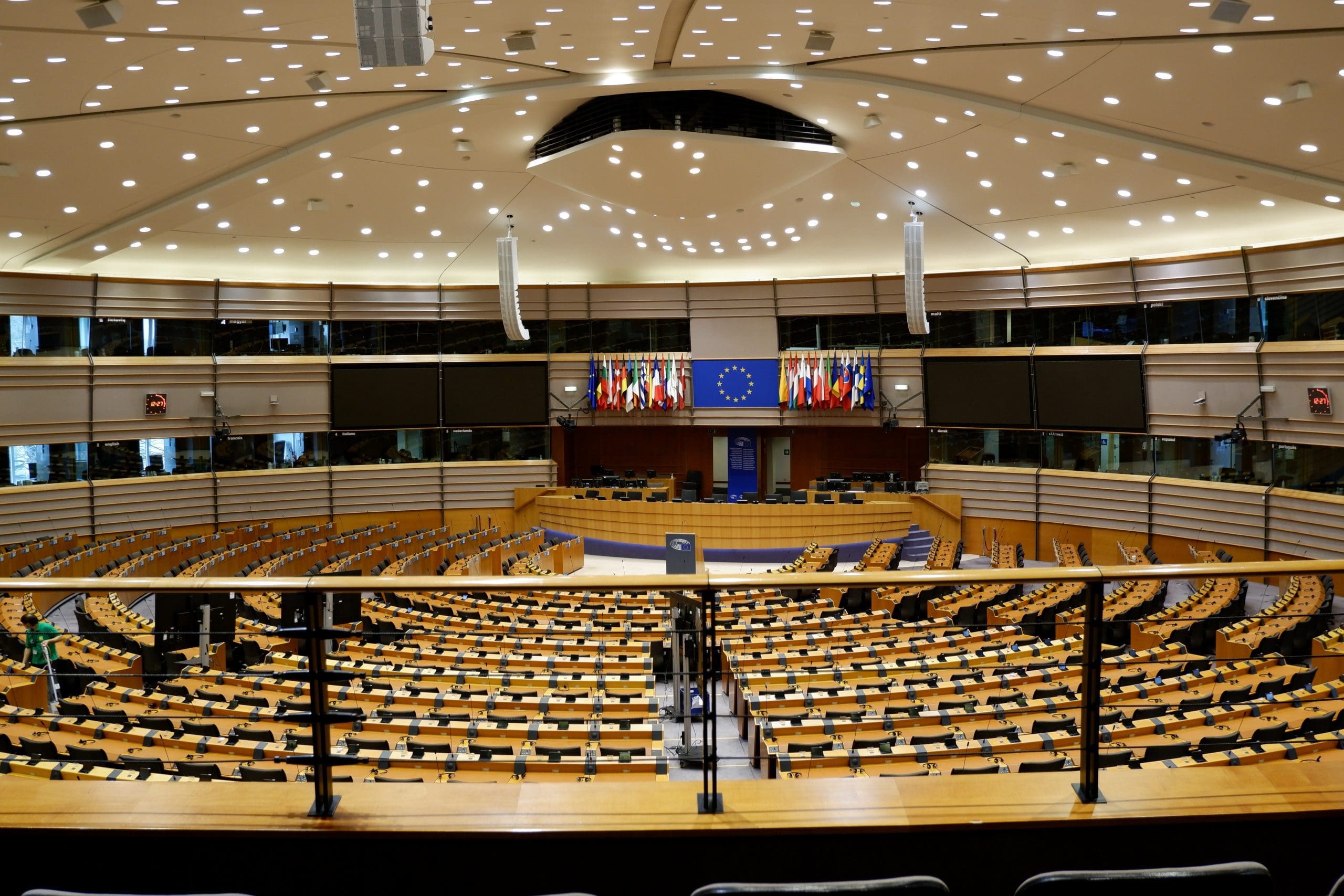 European Parliament adopts rules on pay transparency - Ius Laboris