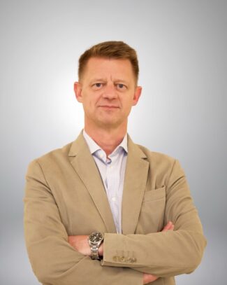 Headshot Sam Everatt